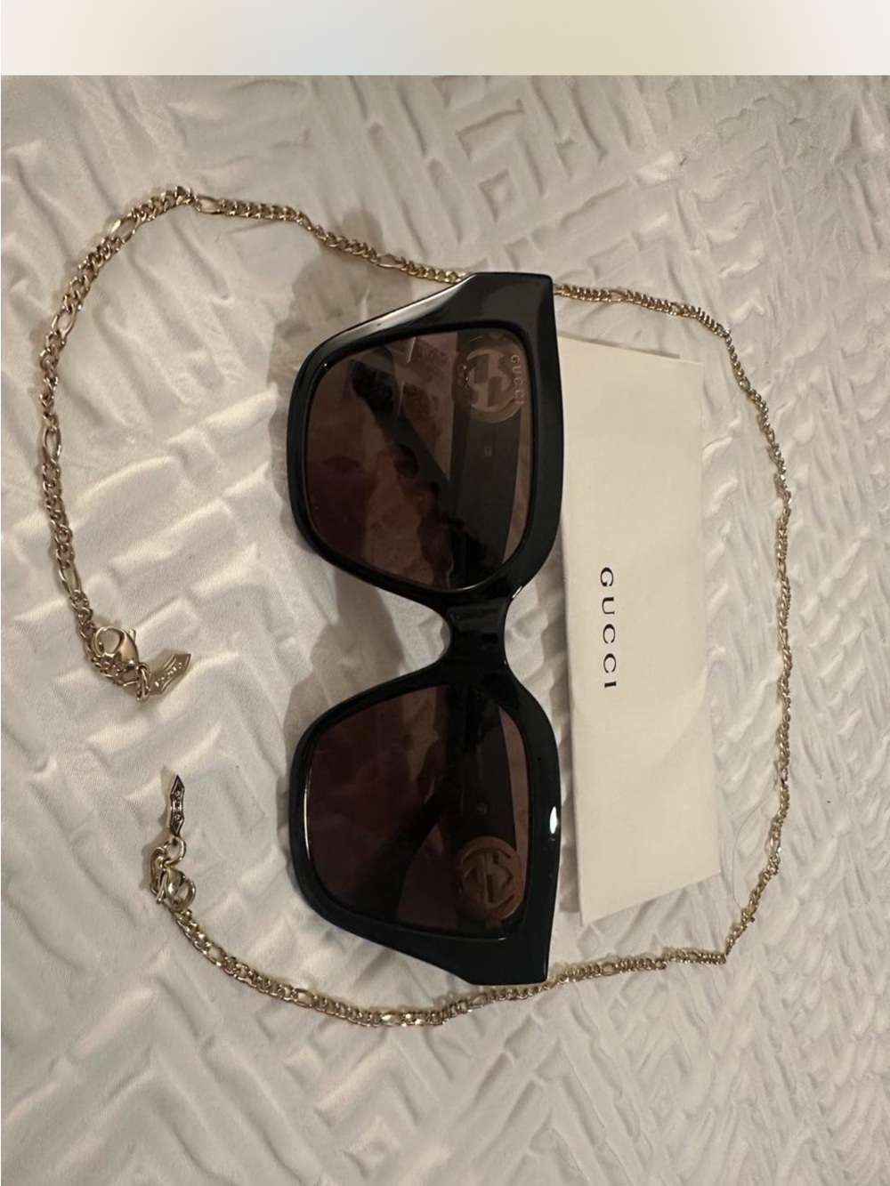 Gucci Black Cat-Eye Sunglasses with Gold Chain Accent - Picture 2 of 9